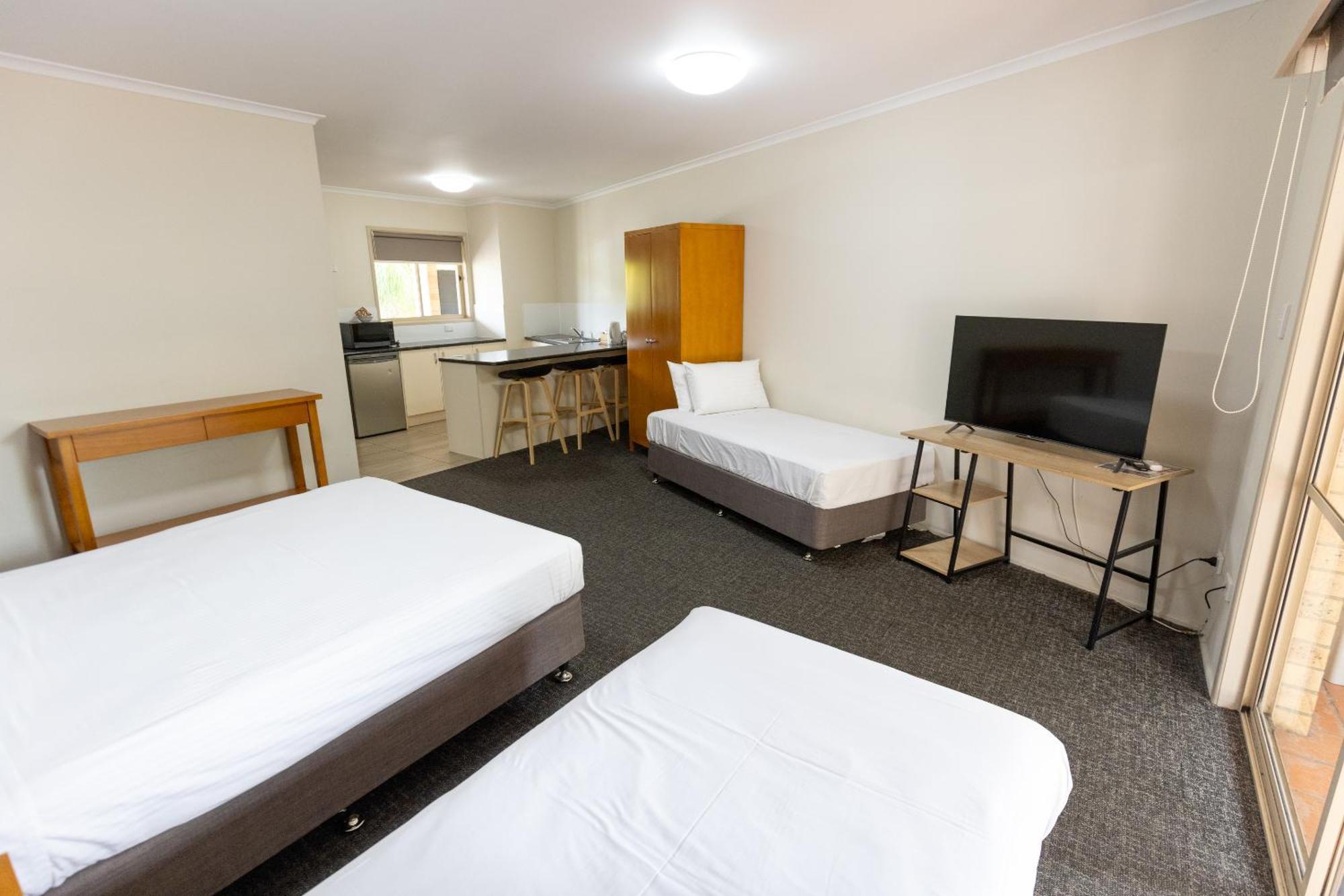 Sundowner Hotel Motel Caboolture Exterior photo